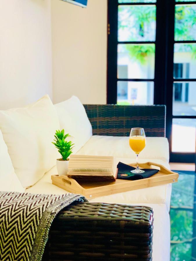 Hotel Mango Airport Рио-Сегундо Экстерьер фото