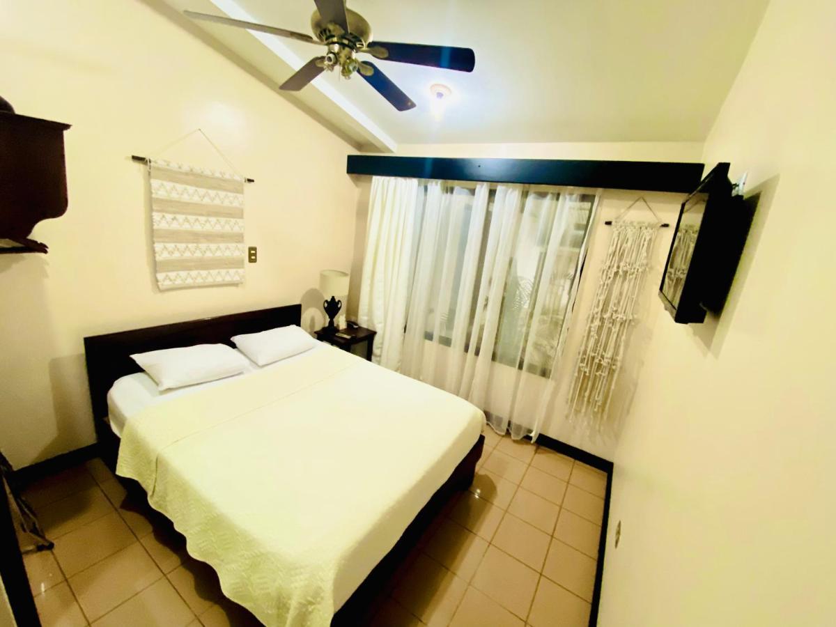 Hotel Mango Airport Рио-Сегундо Экстерьер фото