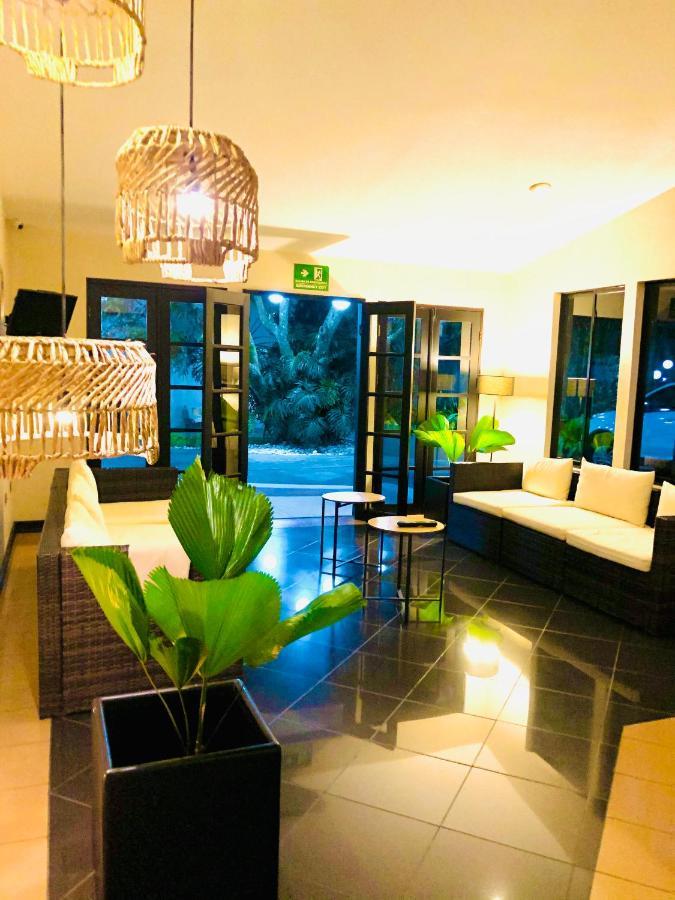 Hotel Mango Airport Рио-Сегундо Экстерьер фото